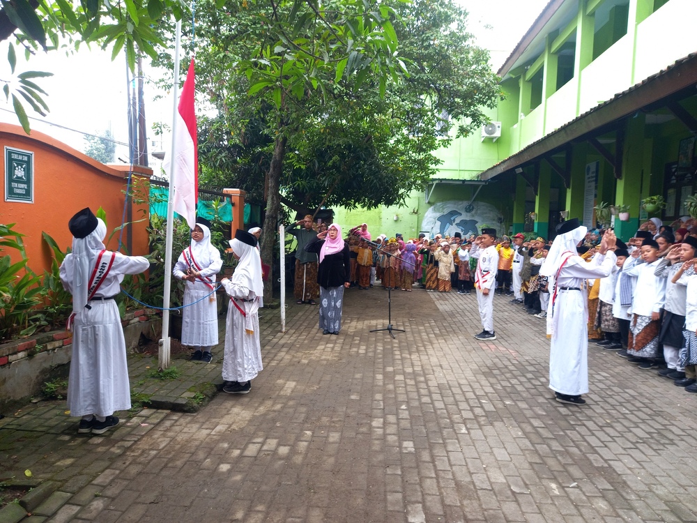 Peringatan Hari Pendidikan Nasional di SD Negeri Landungsari 04 Tahun 2024
